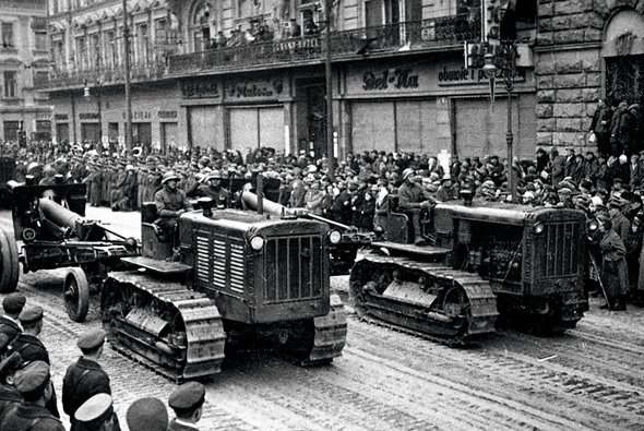 Військовий парад у центрі Львова з нагоди завершення Народних зборів Західної України, 29 жовтня 1939 року