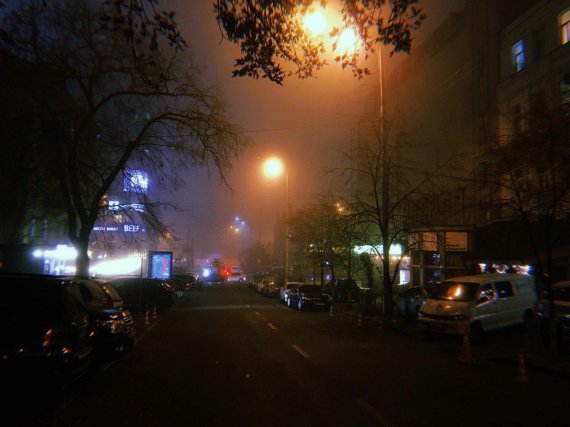 Майже тиждень у Києві тримаються тумани - цій темі  присвятили багато світлин