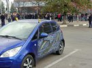 В Харькове во время стрельбы возле супермаркета под пули попали автомобили двух покупателей