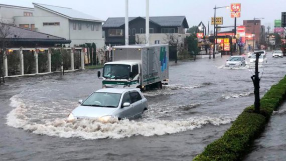На востоке Японии ливневые дожди вызвали наводнения и оползни.