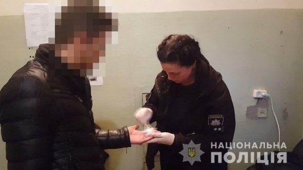 Від ножових поранень двоє чоловіків померли, ще один – у важкому стані