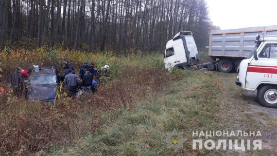 На Волині  у смертельному зіткненні зійшлися вантажівка  та легковик. Загинула 47-річна жінка, ще 2 людей зазнали травм