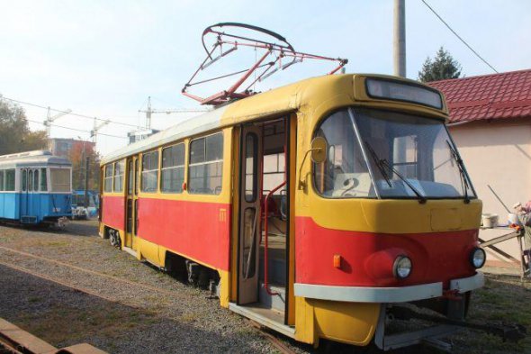 Частина Т-4 працює на лініях як службові трамваї. Фото: vn.20minut.ua