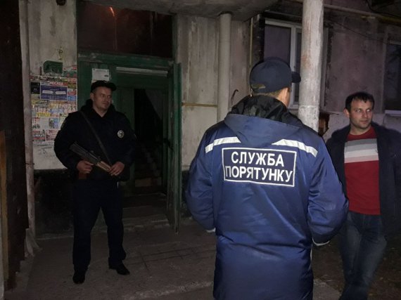 У м. Привілля на Луганщині стався вибух у 5-ховому будинку № 3-А по вулиці Котовського. 39-річний чоловік зазнав поранень