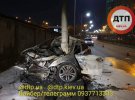 В Киеве на Борщаговской BMW влетел в столб и загорелся. Водитель - в реанимации