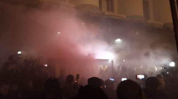 Украинцев возмутила новость об отводе войск - вышли под здание Офиса Президента