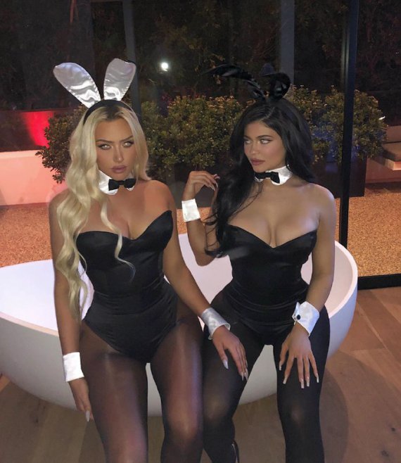 Кайли Дженнер позировала в образе зайчика Playboy.