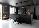 Черные кухонные гарнитуры — один из современных трендов.