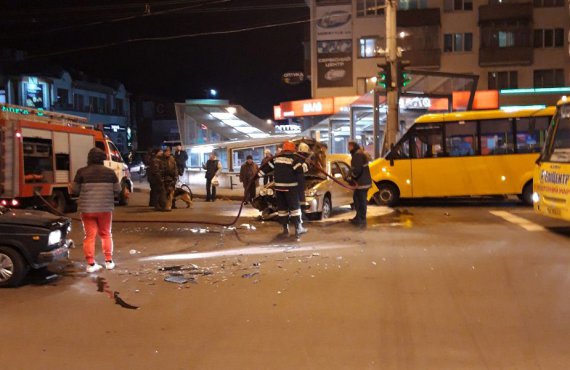 У центрі Полтави сталося потрійне ДТП з пожежею