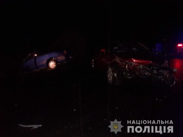 На Закарпатье водитель Citroen столкнулся с грузовиком и служебным авто полиции