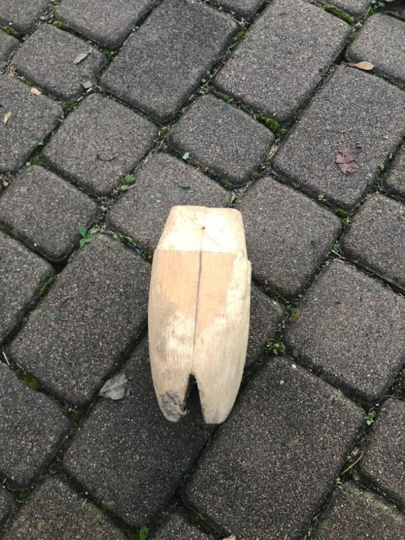 Вилучений у нелегалів імітатор сліду дикої тварини.