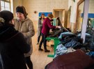 Волонтеры привезли гуманитарную помощь жителям Золотого-4 на Луганщине
