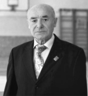 Василь Крижов  викладав у Рівненському коледжі економіки та бізнесу фізичне виховання. Був майстром спорту з шашок