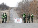 Перед разведением войск поселок Петровское заняли российские боевики