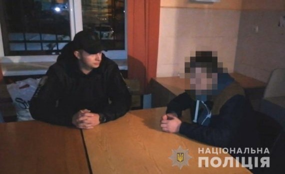 15-летнего Кирилла из Одессы задержали по подозрению в убийстве в год младшей Дарьи Дробот. Пытался изнасиловать ее, а затем избил и задушил