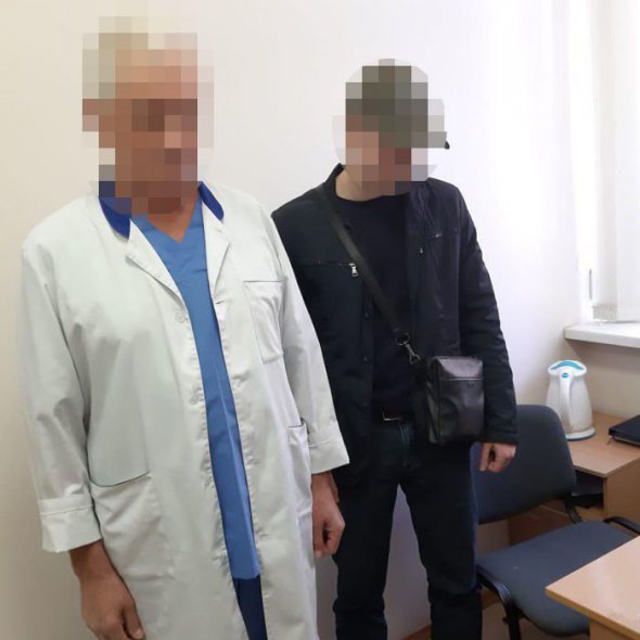 Лікаря Київського обласного онкологічного диспансеру схопили на хабарі у  тис