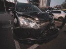 Київ: П'яні чоловіки на Honda влетіли у таксі з пасажиром, а потім втекли