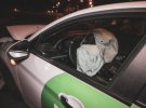 Київ: П'яні чоловіки на Honda влетіли у таксі з пасажиром, а потім втекли