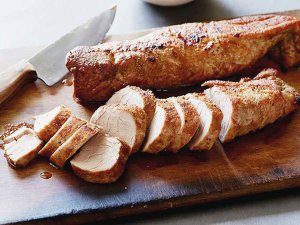 Маринована свиняча вирізка добре смакує з запеченими в духовці овочами — грибами, гарбузом, баклажанами