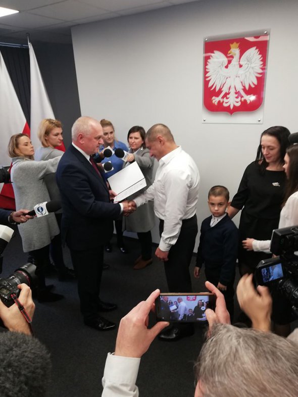 У Польщі дали громадянство українцеві Андрію Сироватському, який там став героєм