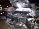 В Ровно горел Lexus RX 330. Поджигателя  задержали, он получил ожоги