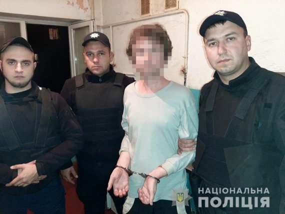 На Одещині під час святкування свого дня народження глухонімий 36-річний чоловік  зарізав   34-річну співмешканку
