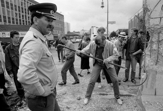 30 лет назад пала Берлинская стена