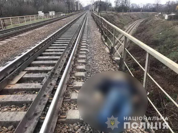 В поселке Песочин Харьковского района пассажирский поезд переехал мужчину