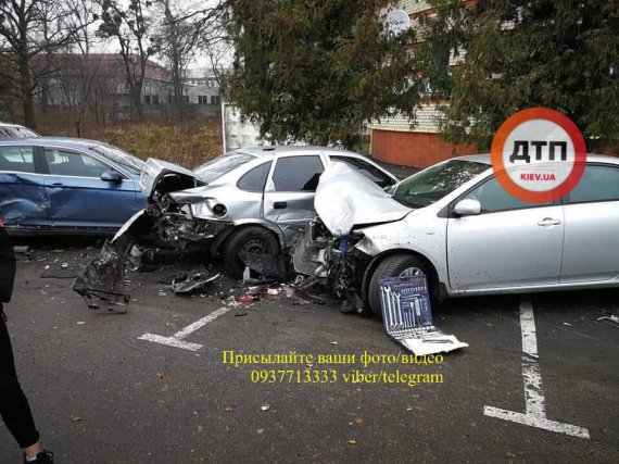 У Боярці п'яна дівчина влаштувала масштабну аварію. Фото: dtp.kiev.ua