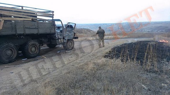 Біля новогнатівки обстріляли вантажівку ЗСУ. Фото: Цензор.нет