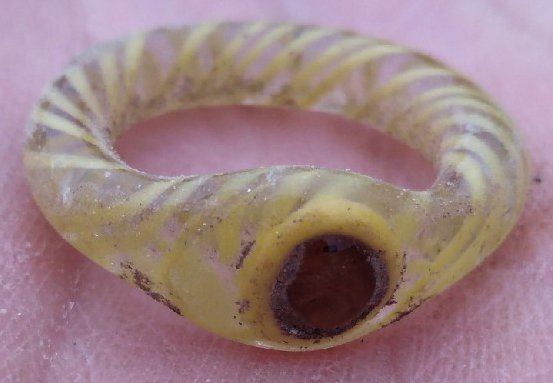В захоронении женщины из племени аланов обнаружили стеклянный перстень