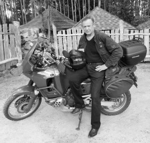 Сергій Злобинець із 16 років їздив на байку. З дружиною подорожував ним Україною