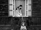 Польский фотограф Себастиан Лучиво лучив снимает жизни своей семьи в небольшом польском селе.