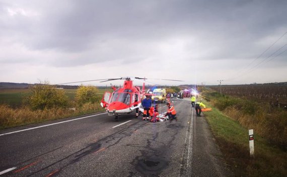 У Словаччині  автобус, що перевозив школярів, зіткнувся з вантажівкою. 12 загибли,  ще 20   – у лікарні