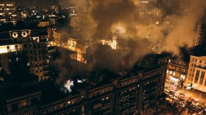 Пожежа в будинку на вулиці Пирогова, 2, в центрі столиці, спалахнула у ніч на 1 листо­пада. Дах згорів повністю. На його ремонт потрібно чотири мільйони 200 тисяч гривень. Кошти обіцяють виділити впродовж трьох місяців