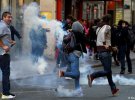 Полиция применила против митингующих слезоточивый газ