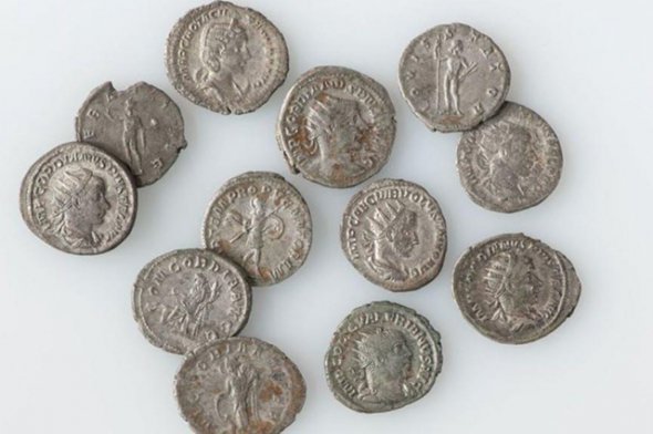 В Швейцарии нашли 12 древнеримских серебряных монет