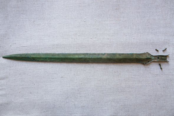 Неподалеку от чешского Рихнова нашли меч, которому около 3 тыс. лет