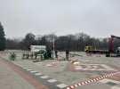 Новорічні ялинки почали монтувати в Кременчузі та Харкові