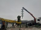 Новогодние елки начали монтировать в Кременчуге и Харькове