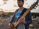 Украинец создает музыкальные инструменты из мусора. 