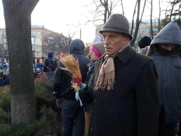 Володимир Конельський прийшов вшанувати пам'ять померлих під час Голодомору тіток та дядьків. 