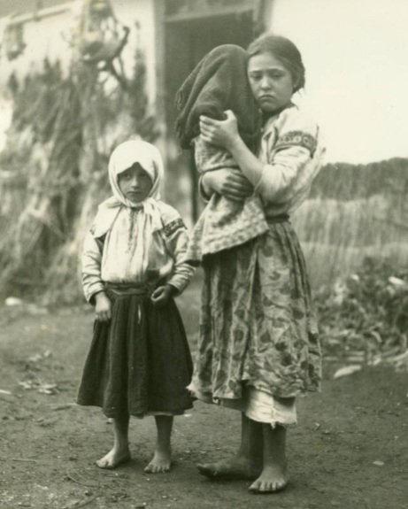 Фото дітей, які зробили на Волині, Львівщині та Івано-Франківщині у 1930-х роках