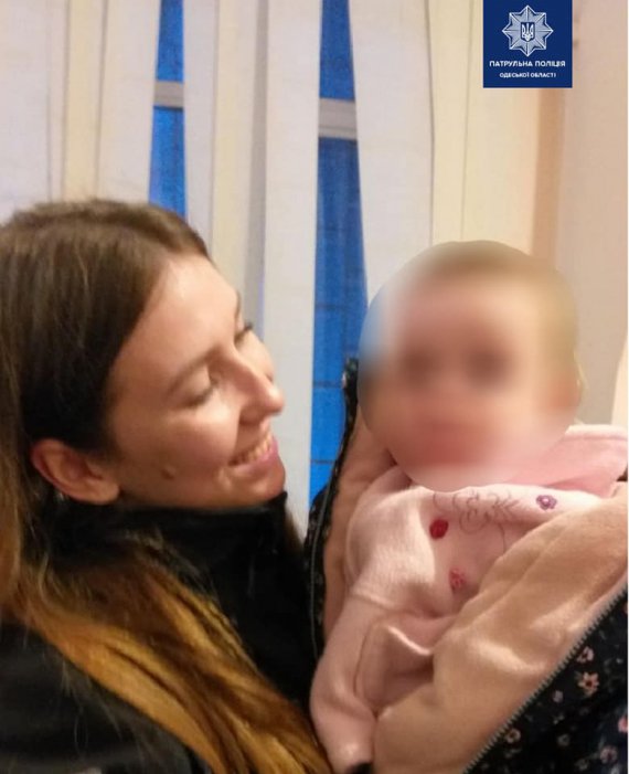 В Одессе женщина бросила свою 1-летнюю дочь забросанной вещами квартире и пошла в неизвестном направлении