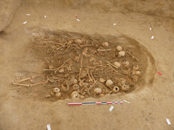У Франції виявили давній храм із масовим похованням