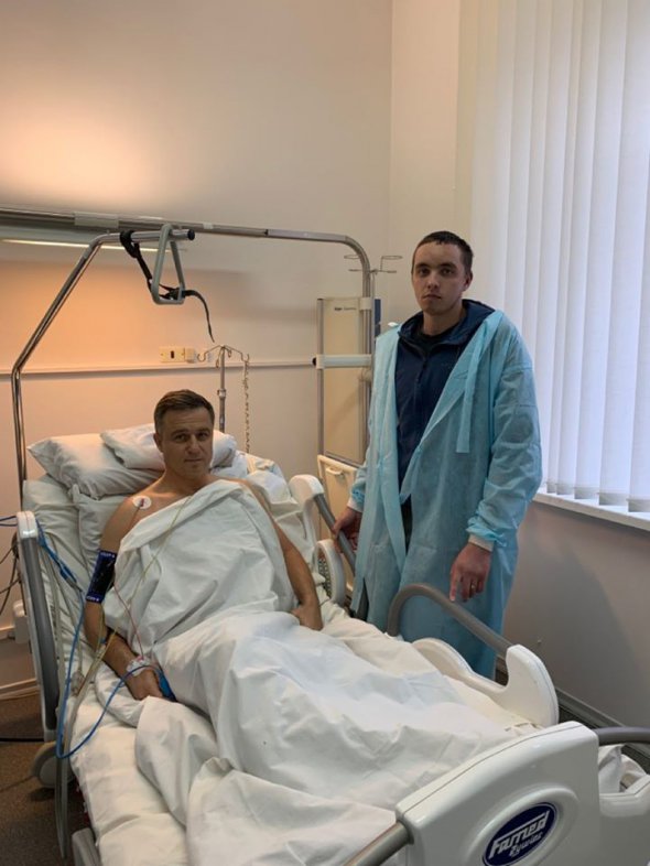 Уполномоченного президента по правам ребенка Николая Кулебу в больнице посетил водитель микроавтобуса, в который он врезался