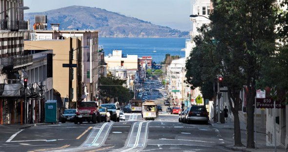 Американська спільнота поважає тих, хто наполегливо працює. Неважливо, де і ким, головне, що працює і платить податки.