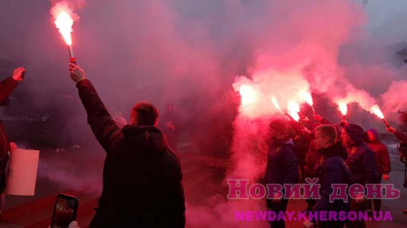 У Херсоні  люди вийшли на акцію протести під обласну прокуратуру через справу про вбивство 22-річного Олександра Кондалова