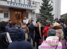 У Херсоні  люди вийшли на акцію протести під обласну прокуратуру через справу про вбивство 22-річного Олександра Кондалова