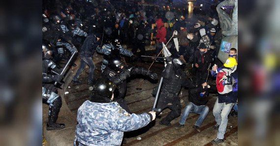 Моторшне избиения студентов на Майдане 6 лет назад: как это было